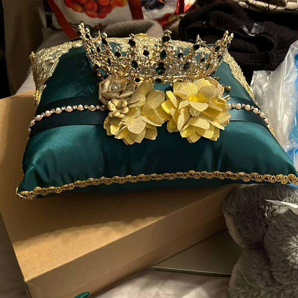 Sweet 16 /quince pillow and crown green and gold
